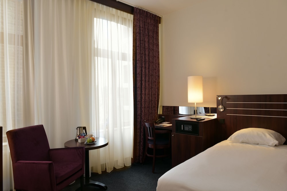 AMRATH GRAND HOTEL DE L EMPEREUR 29/64