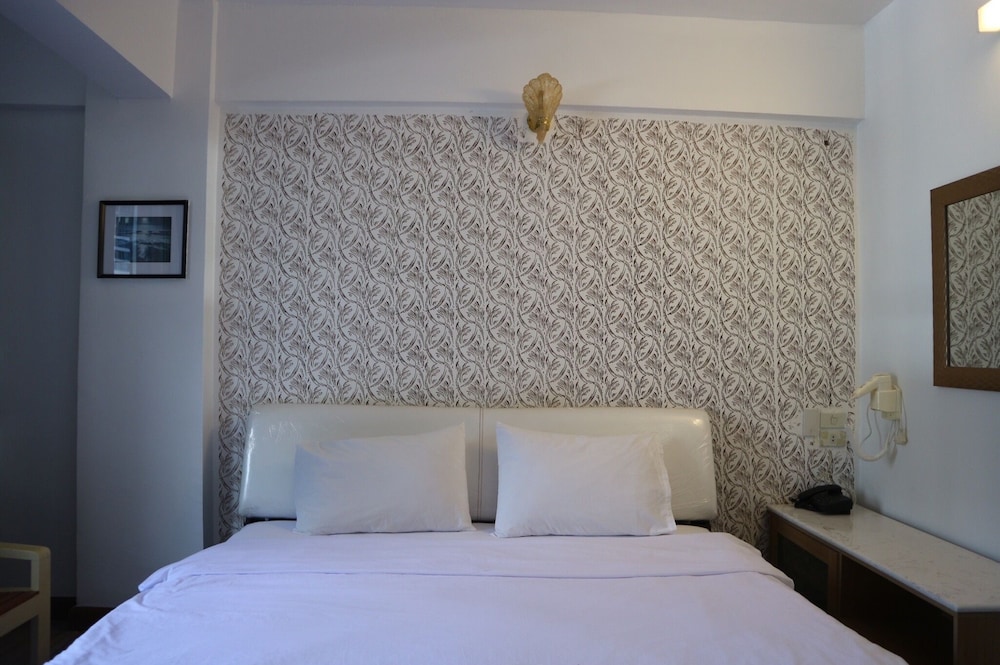 OYO 299 Crown BTS Nana Hotel 21/43