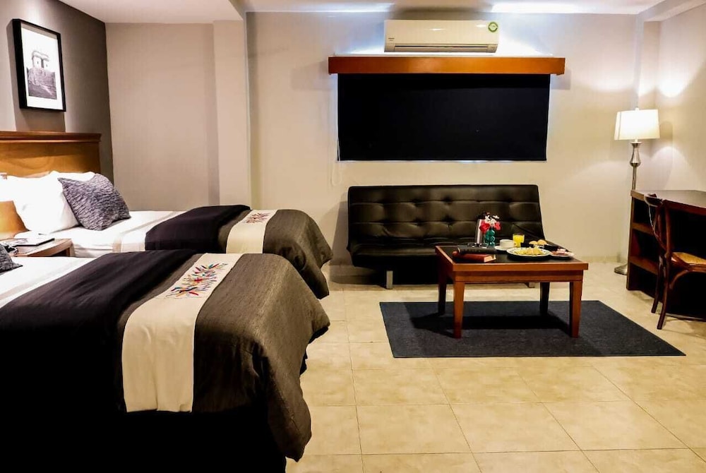Nacional Hotel Merida 17/50