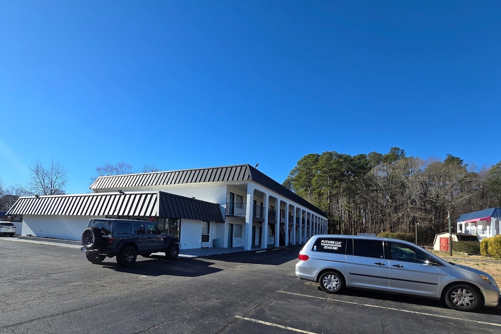 Sunrise Inn By OYO Newport News US-60 40/53