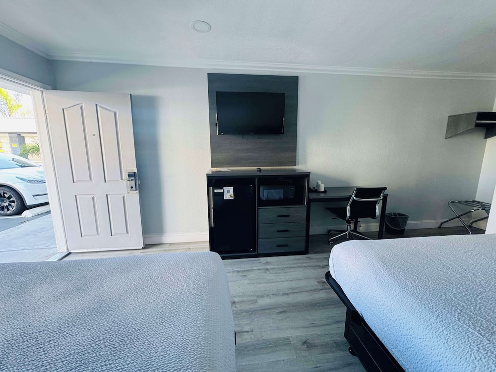 SureStay by Best Western Fresno Central 26/54