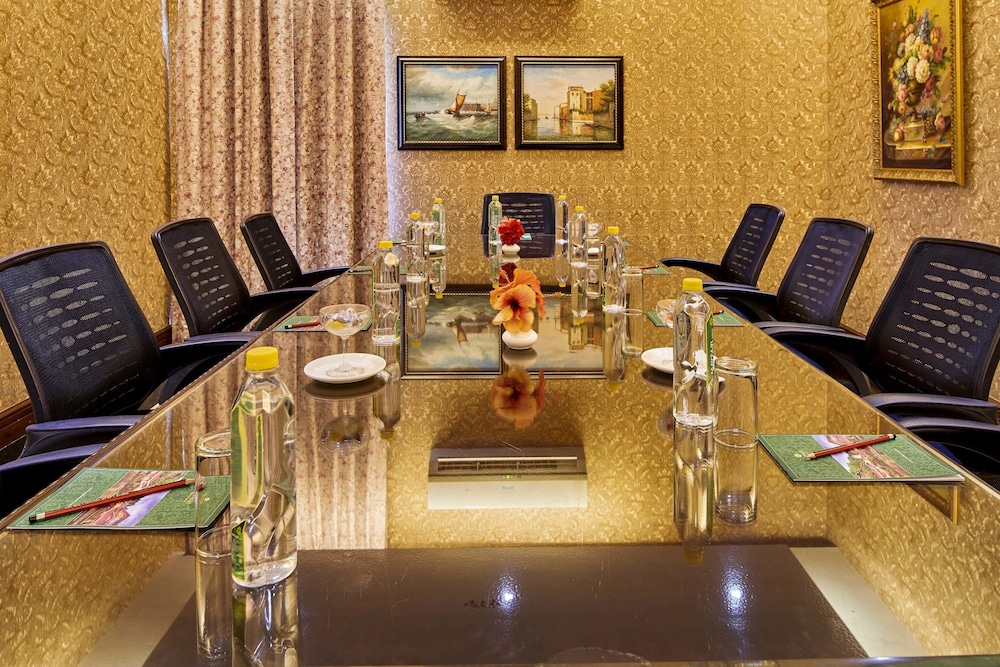 MAYFAIR Palm Beach Resort 59/74