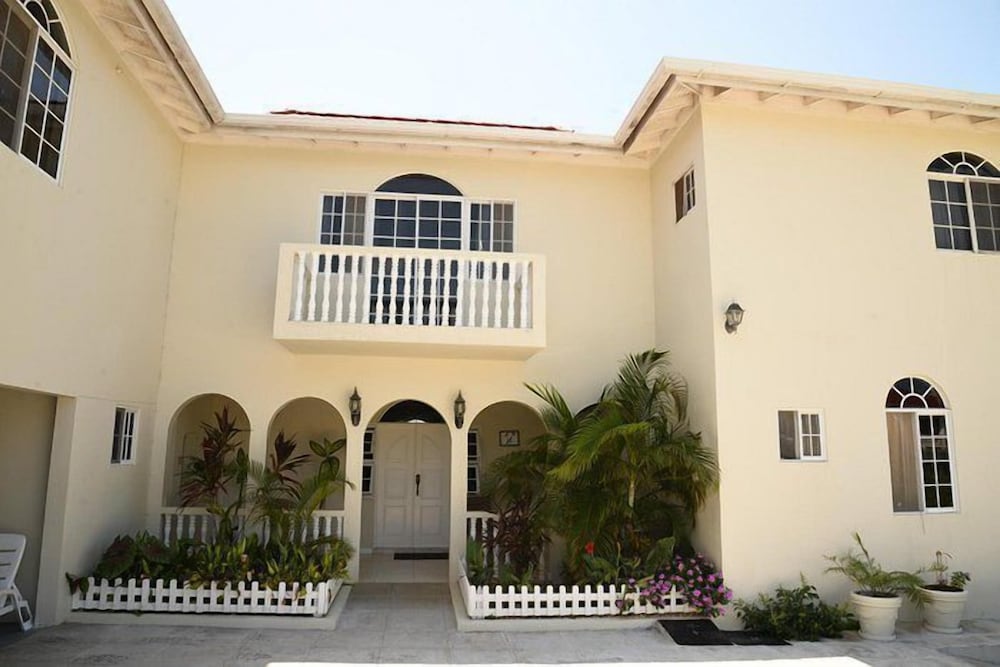 Retreat Guesthouse Luxury Suites 4/50