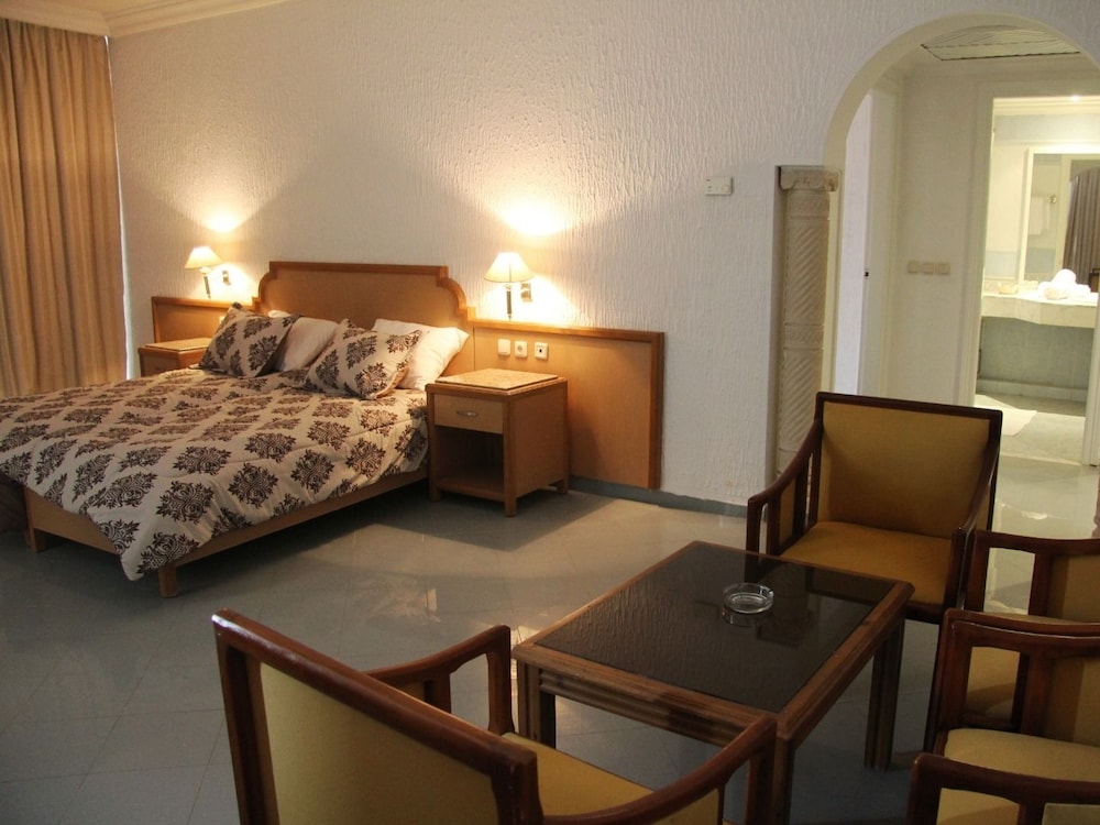 Hotel Royal Jinene 21/68