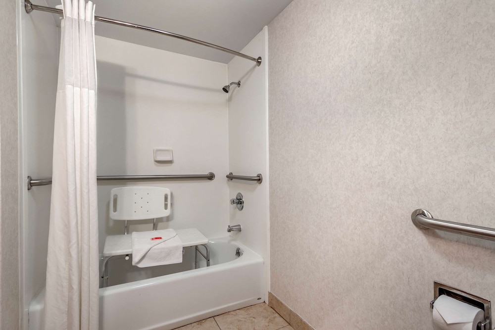 Econo Lodge Broken Arrow 16/59