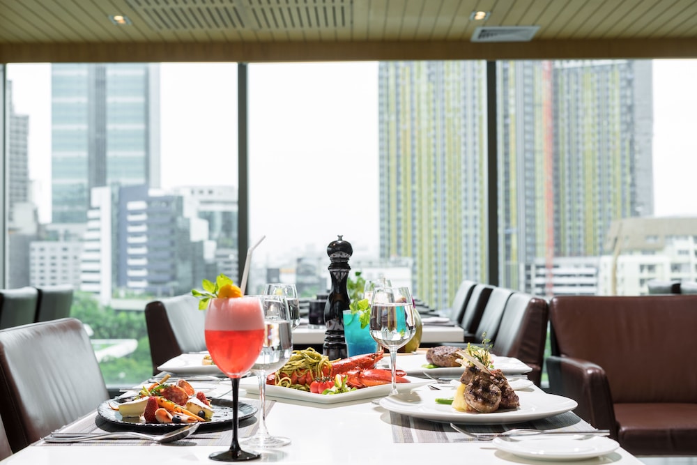Sivatel Bangkok 37/50