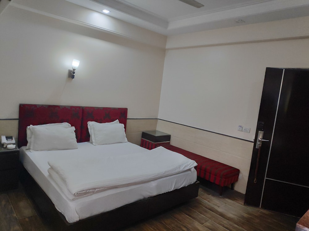 AADHAR HOTEL 13/26
