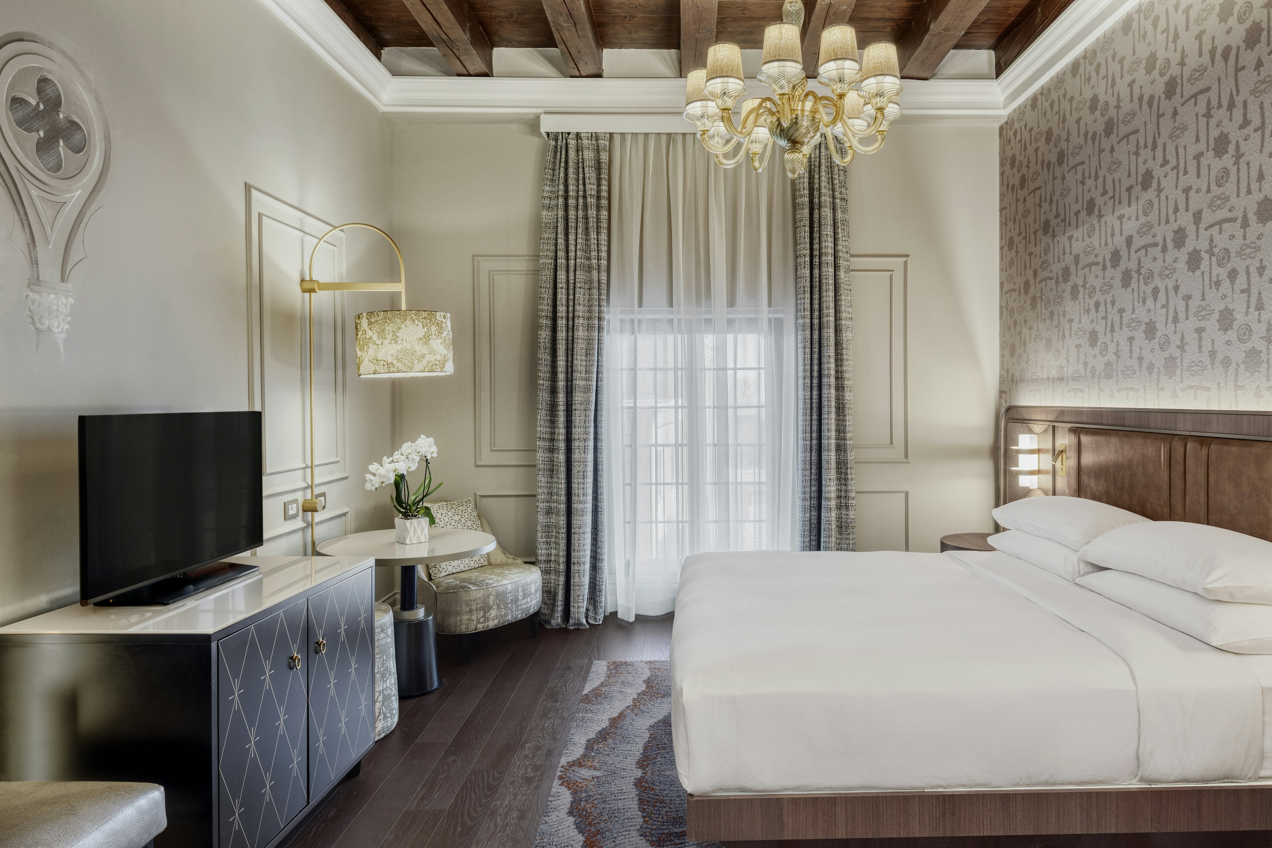 Molino, Executive, King Bed
