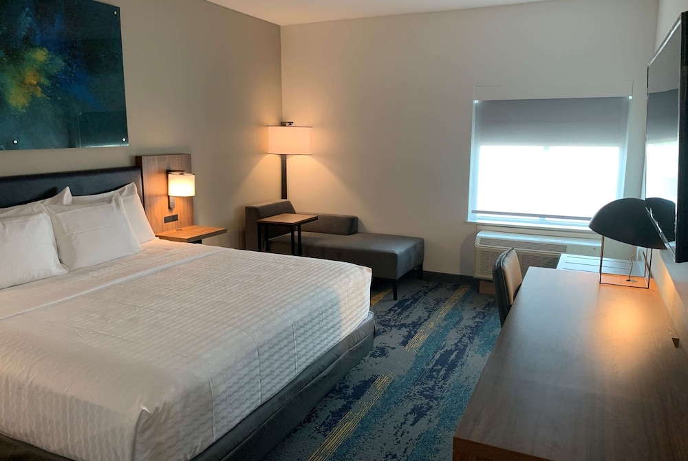 ROOM, KING BED, ACCESSIBLE