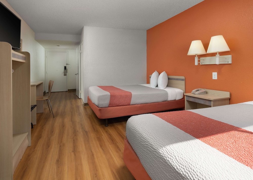 Motel6 San Simeon, CA - Hearst Castle Area 28/63