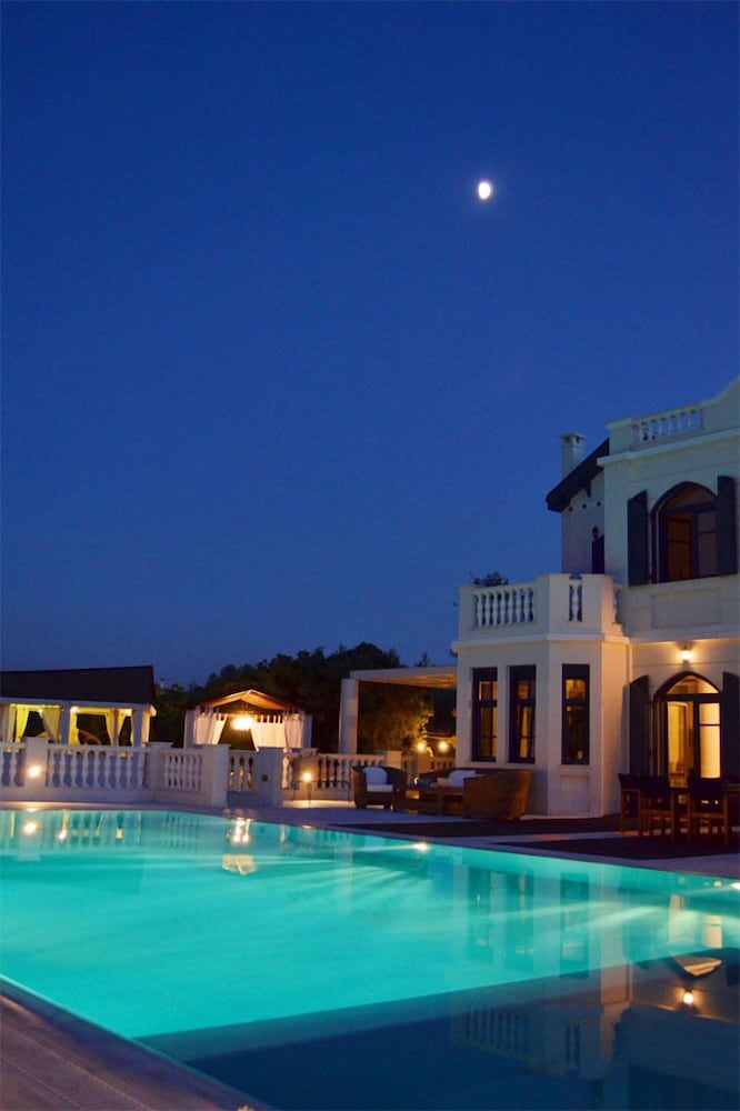 Mikamas Villa 4/45