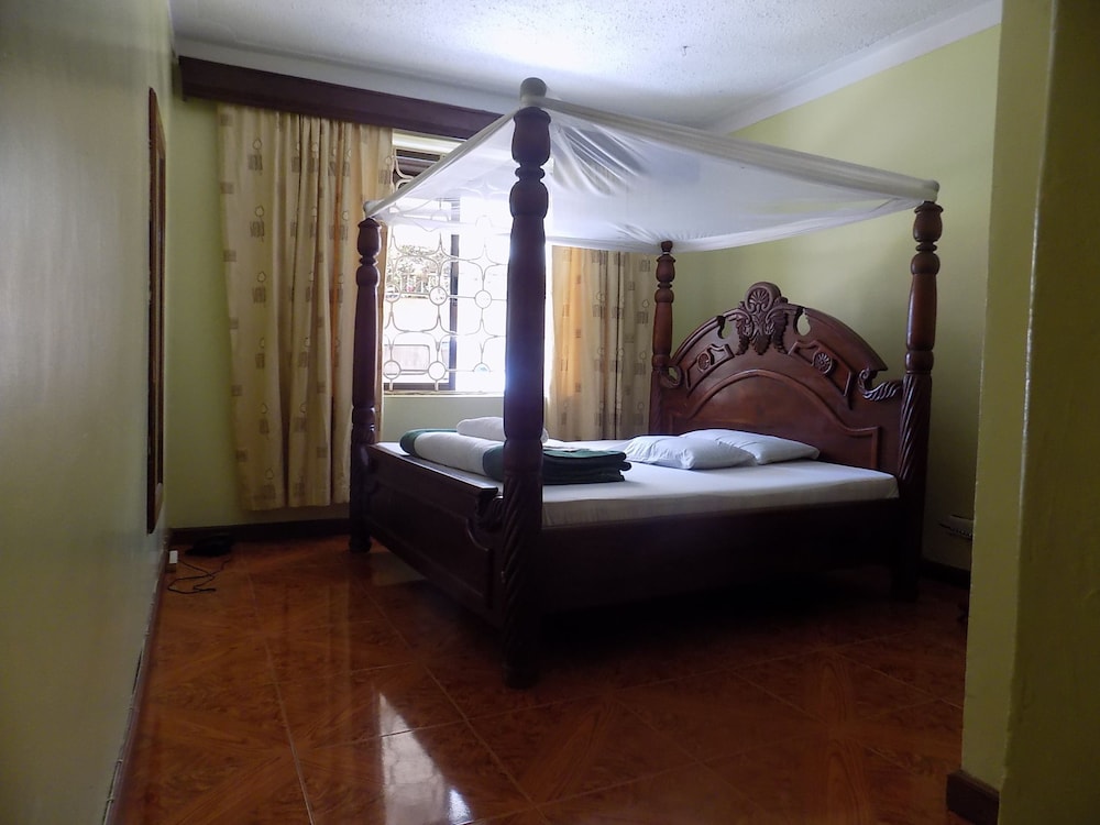 Olina Hotel And Apartments 8/38