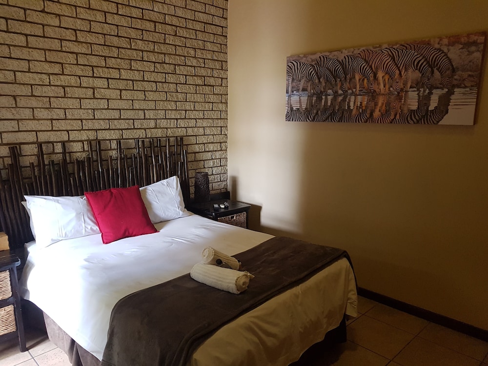 Lion's Guesthouse and The Buck&Lion restaurant 12/50