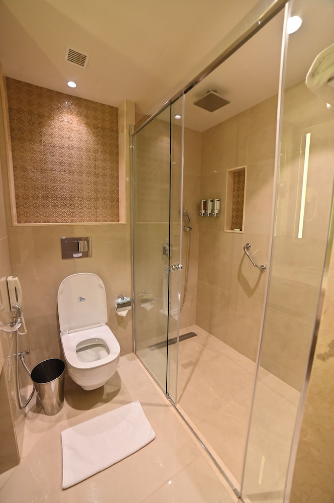 Welcomhotel By Itc Hotels Devee Grand Bay 70/71