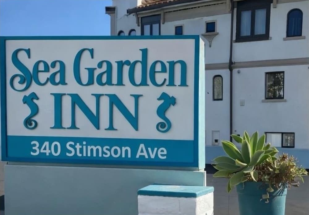 Sea Garden Motel 4/63