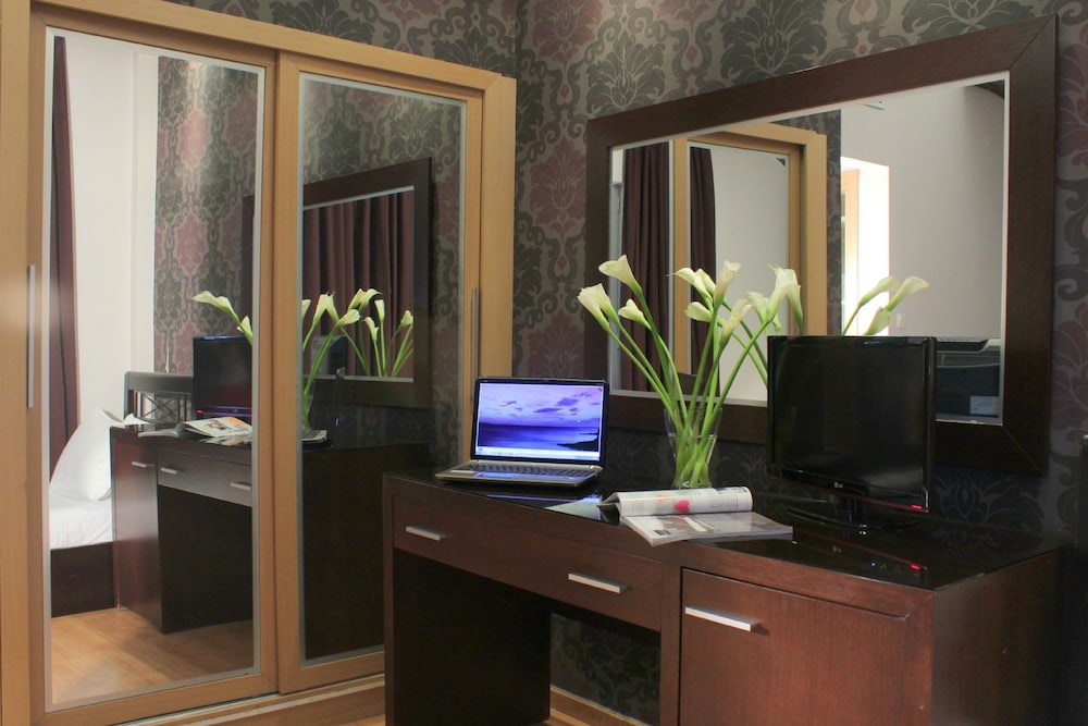 Galaxy Art Hotel Oreokastro 40/46