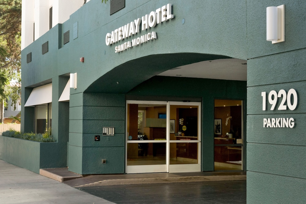 Gateway Hotel Santa Monica 4/65