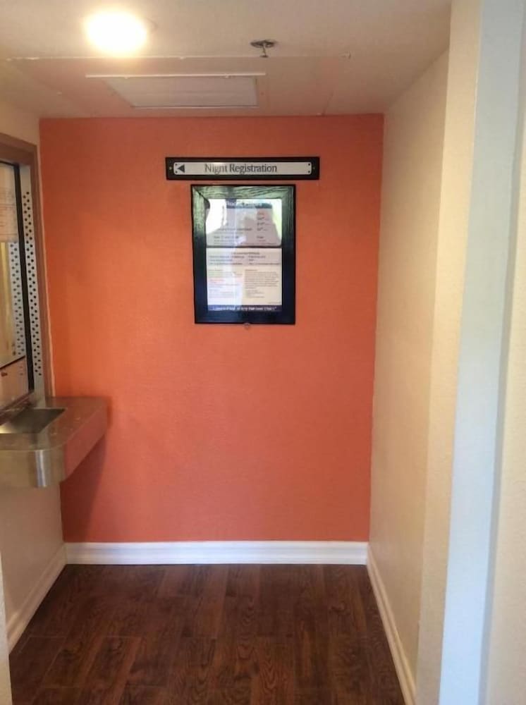 Motel6 Fremont, CA - South 13/57
