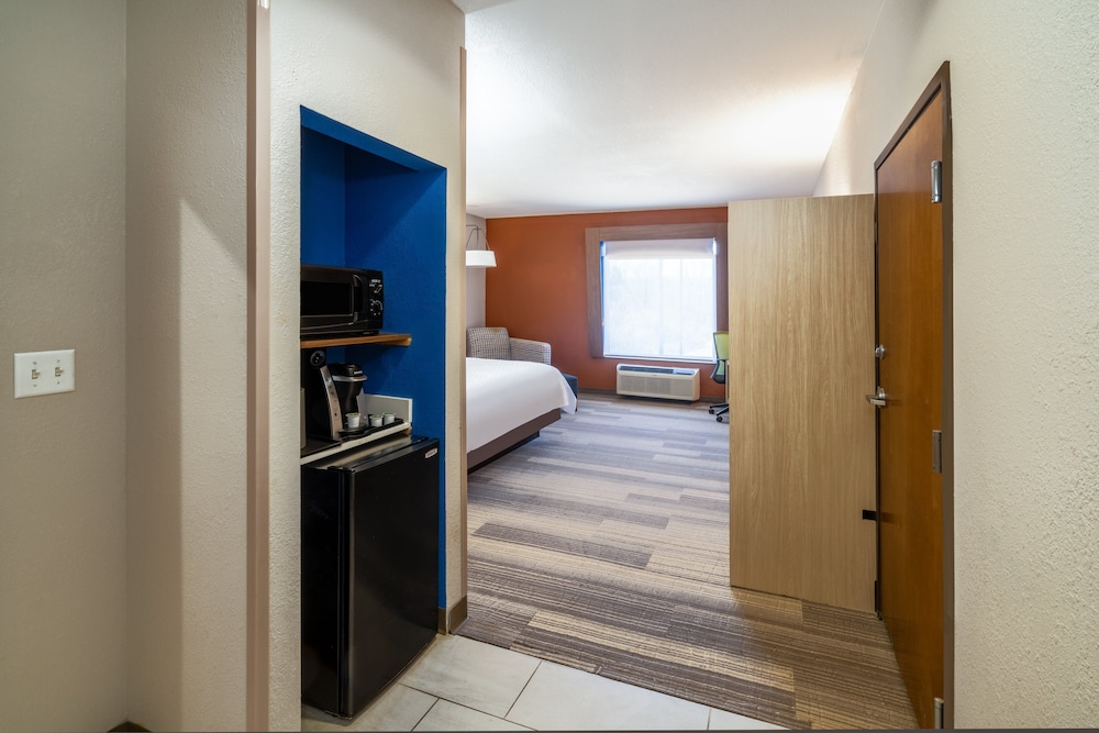 Holiday Inn Express Hotel And Suites Magee 18/49