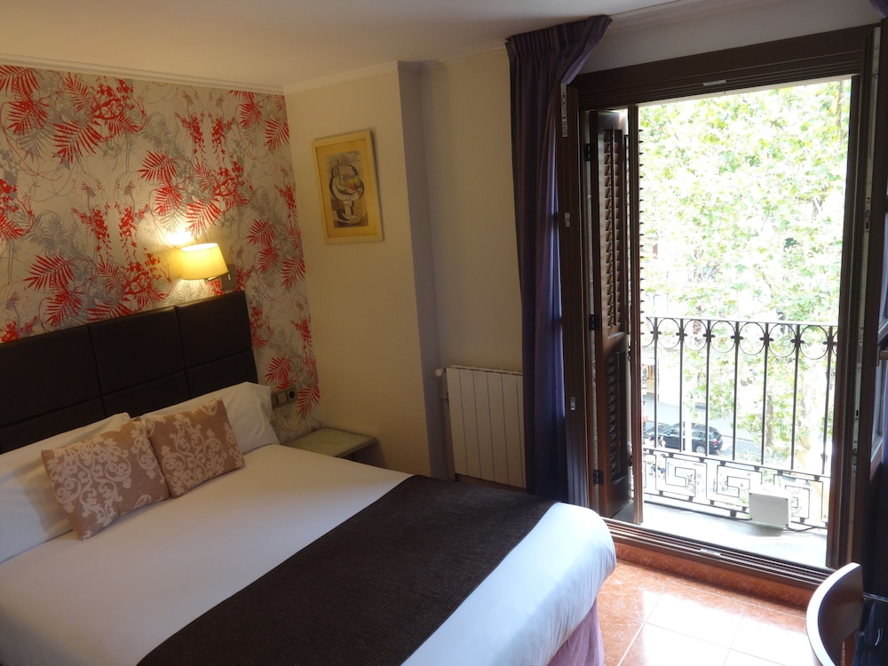 RAMBLA, DOUBLE BED, WITH VIEW