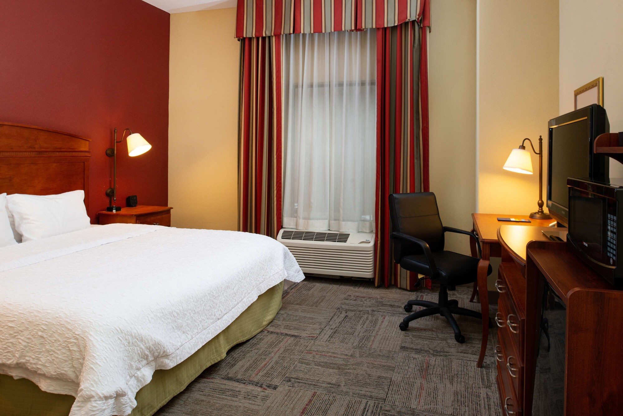 ROOM, KING BED, ACCESSIBLE
