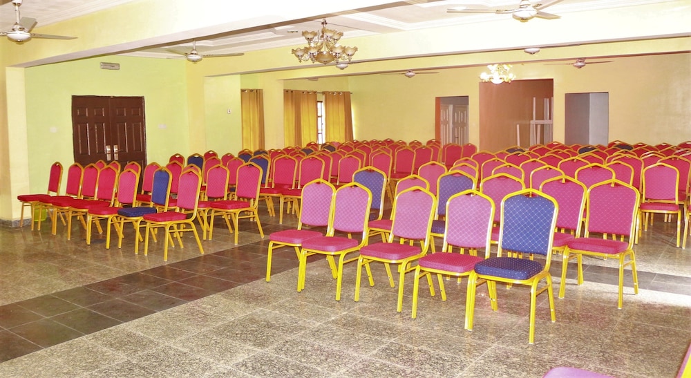 Ann's Haven Hotel & Suites 15/19