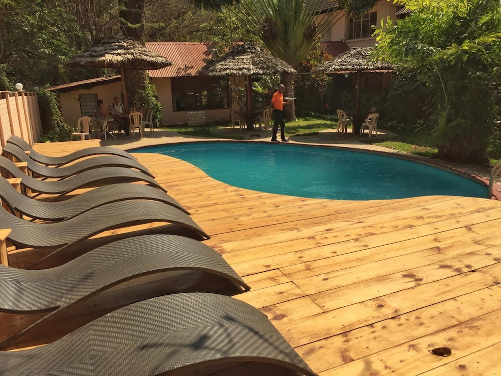 Outpost Lodge 32/40