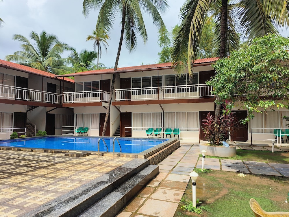 Beach Walk Resort - Goa 31/35