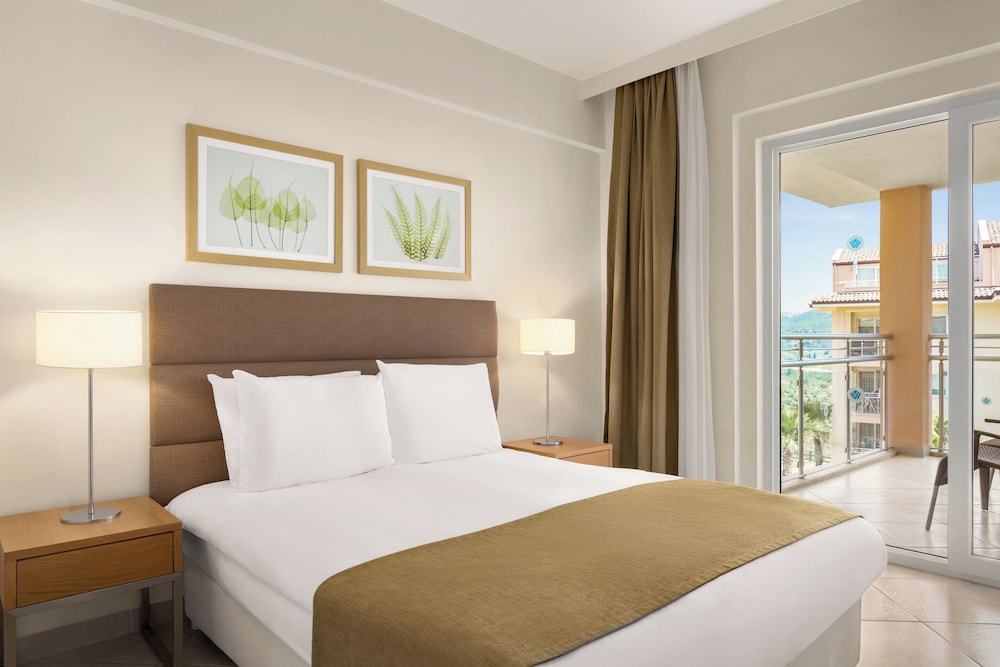 Unique Hotel Residence and Spa 36/57