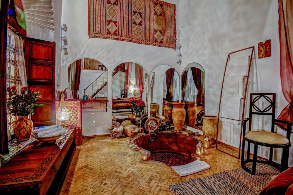 Riad Almaz 24/31