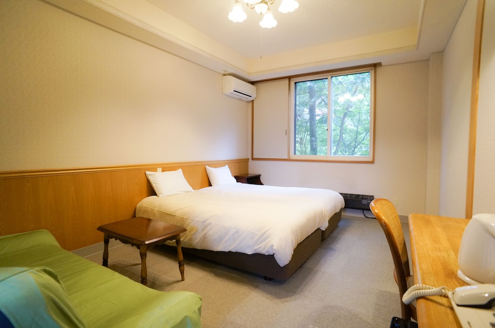 ROOM, TWIN BEDS, ANNEX