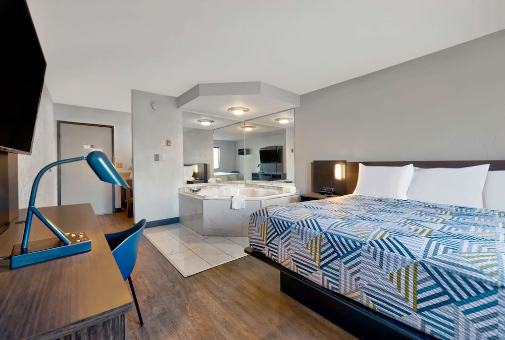 Motel6 Oak Creek, WI 33/53