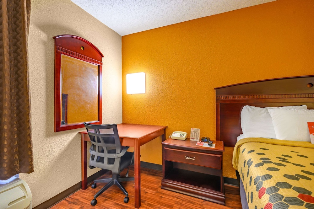 Econo Lodge Decatur South 27/28