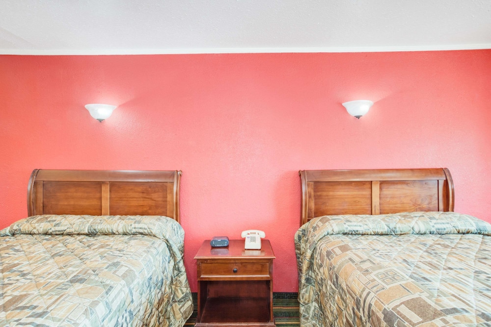 Knights Inn Paris 8/18