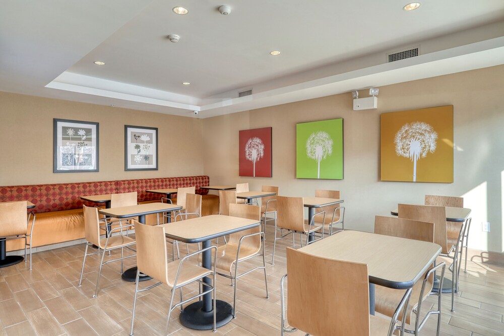 TownePlace Suites York 28/32