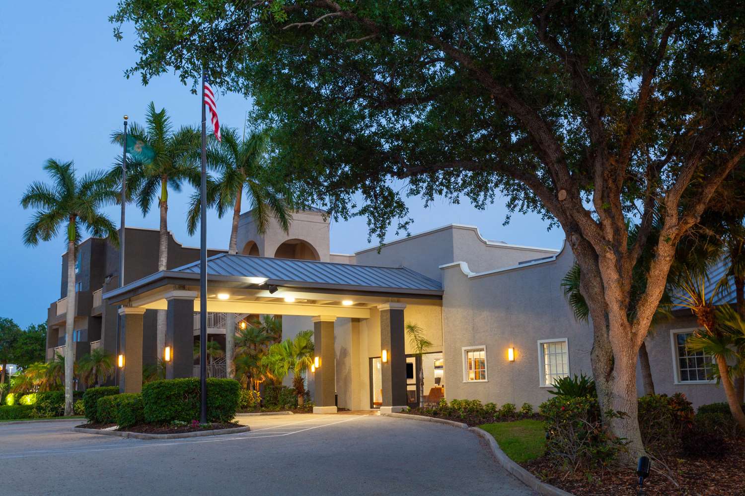 La Quinta Inn Suites By Wyndham Ft Myers Sanibel Gateway 2/58