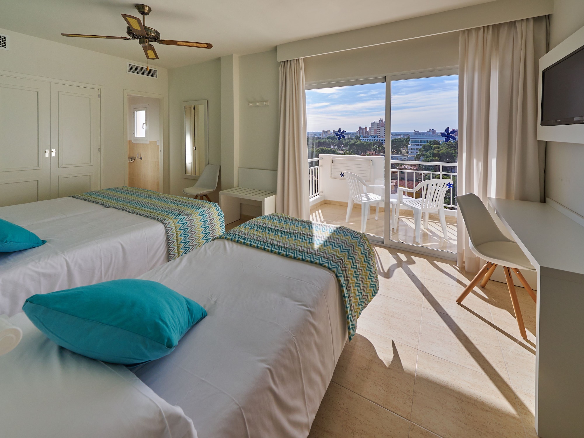 ROOM, TWIN BEDS, BALCONY