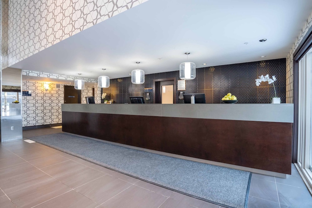 Sandman Hotel & Suites Calgary South 5/65