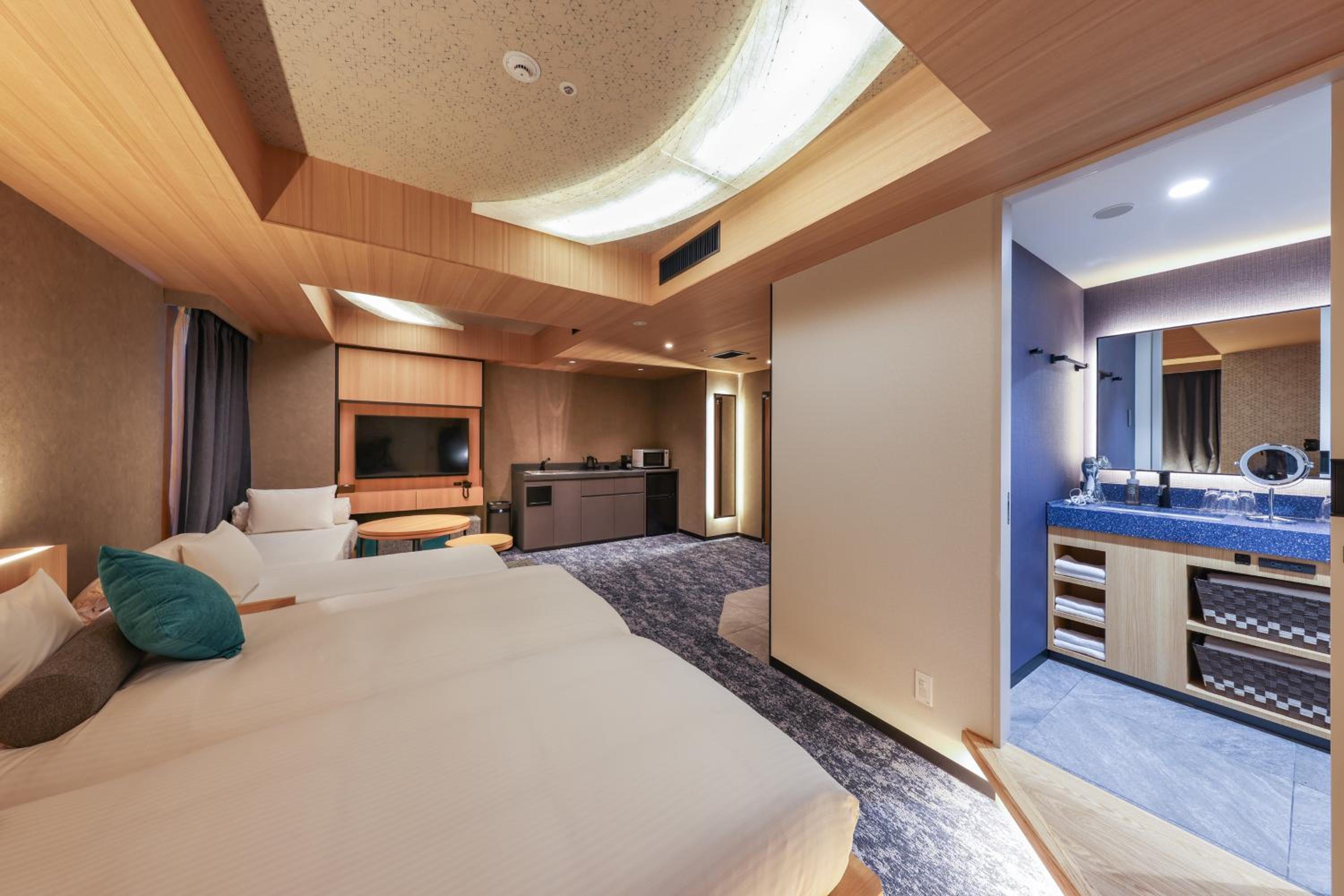 Deluxe, Quadruple, 2 Sofa, Hotel Keihan Tenmabashiekimae 3/8