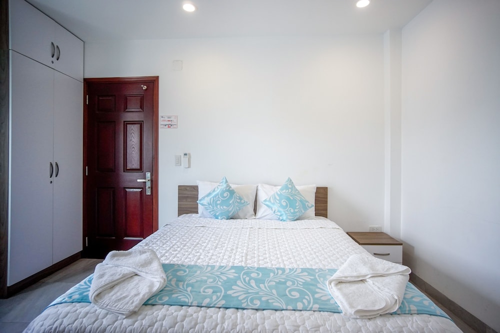 Scandinavian, Queen Bed
