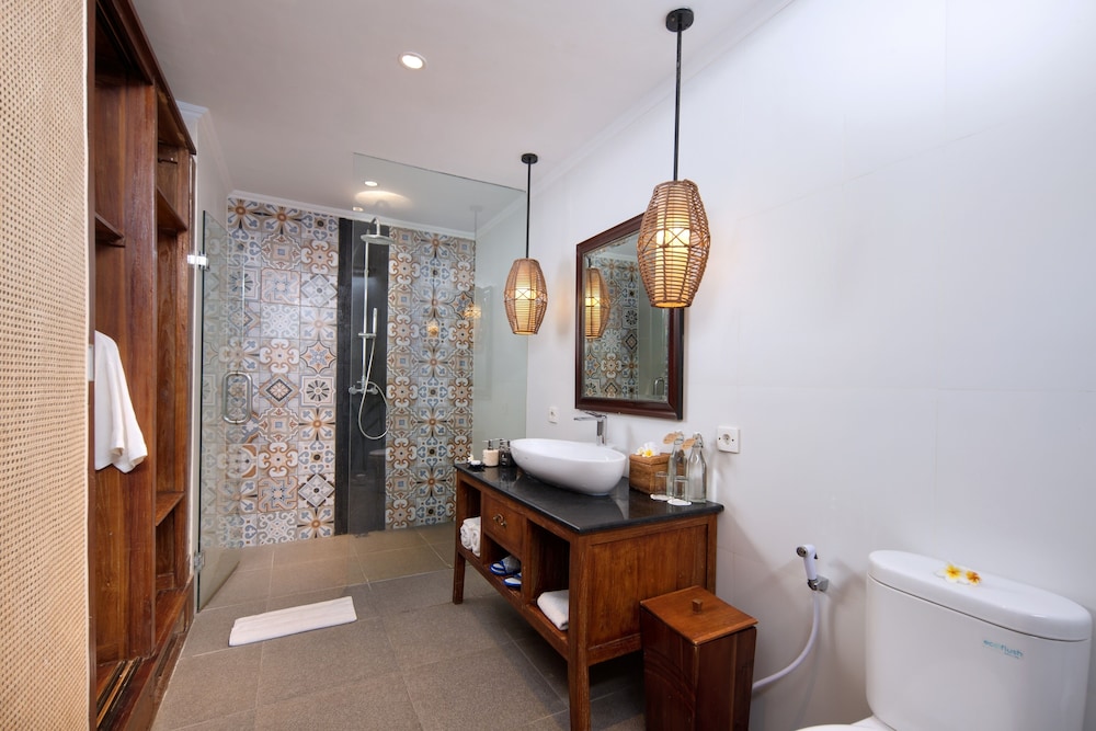 Lembongan Beach Club 50/50