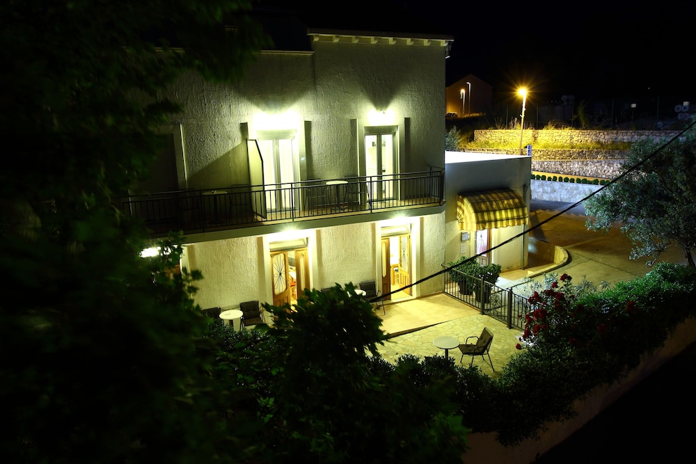 Bacan Serviced Apartments 1/64