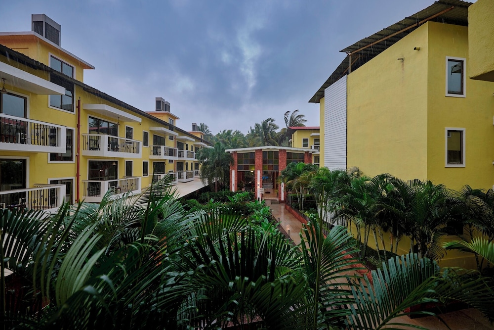 Sea Breeze Sarovar Portico Varca Goa 32/36