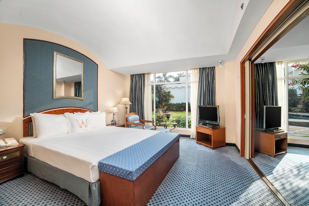 CONTEMPORARY, SUITE, QUEEN BED, POOL VIEW