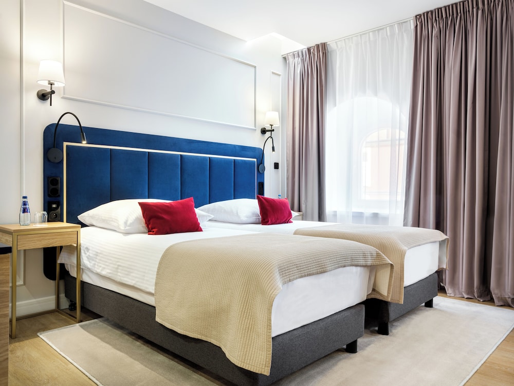 Hotel Golden Queen 11/50
