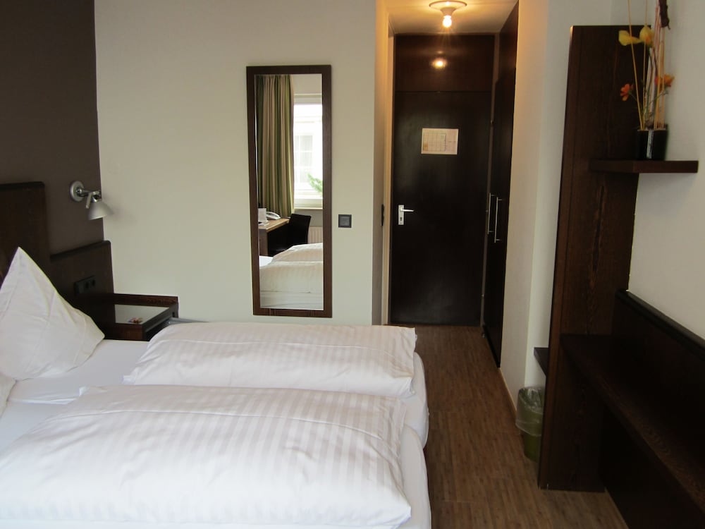 Westend Hotel 26/53
