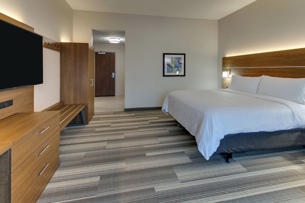 غرفة قياسية بسرير كينج لذوي الإعاقة، Holiday Inn Express & Suites Nashville Metrocenter Downtown 2/10