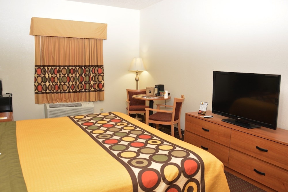 Super 8 by Wyndham Corydon 17/20