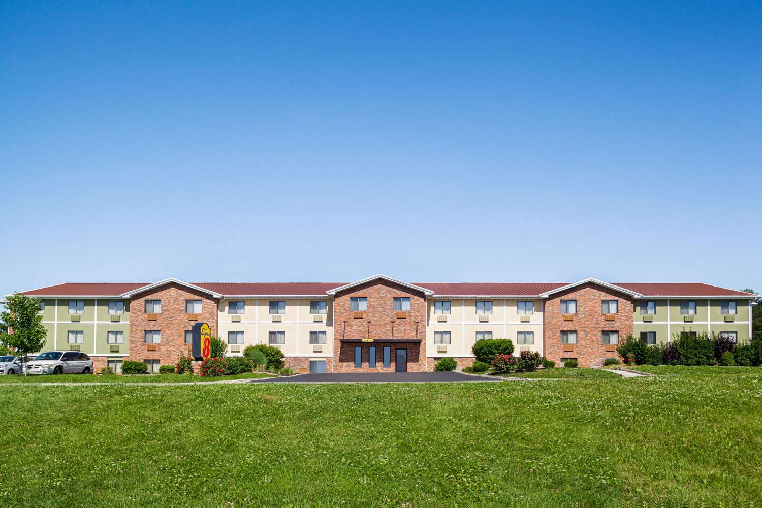 Super 8 by Wyndham Lenexa Overland Park/Mall Area 66/70