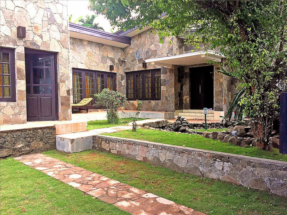 Villa Pinnawala 35/50